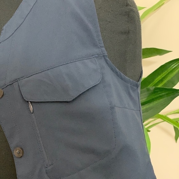 WOODS SILVERTIP SLEEVELESS HIKING TANK | TRUE NORTH STRONG | BUTTON FRONT SHIRT - Picture 4 of 8